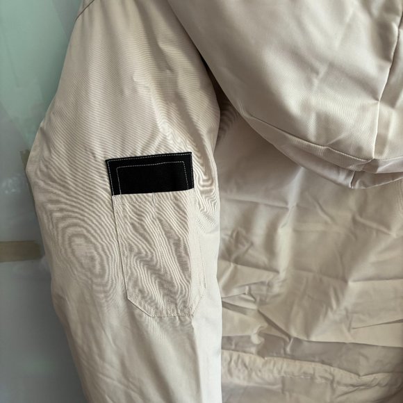 Canada Goose Thickened Beige Down Jacket - Picture 8 of 9